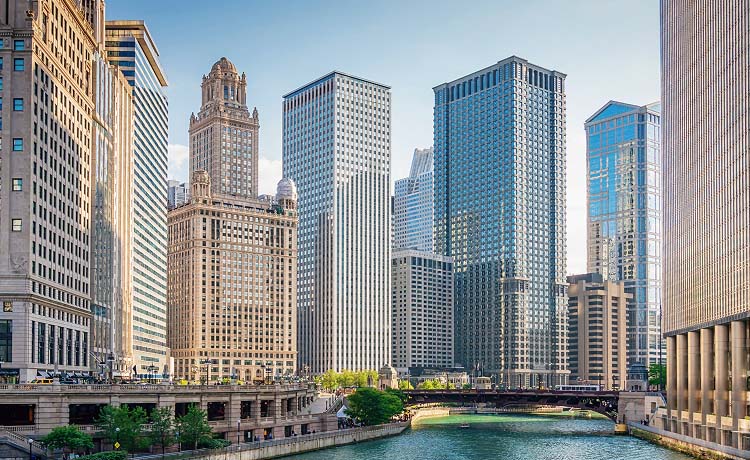 The Downtown Chicago skyline overlooking the Chicago river